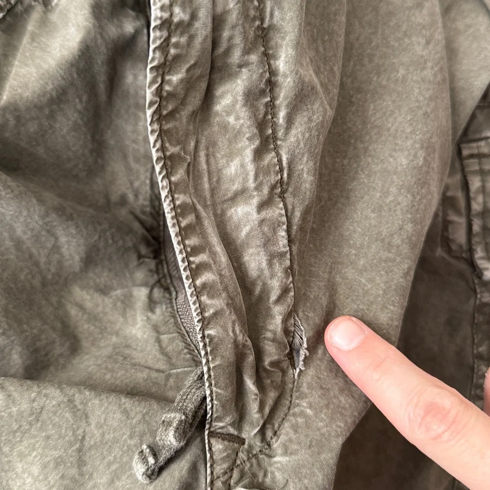 R13 Wide Leg Cargo Pants in GD Olive 28- Small Hole - Picture 15 of 16